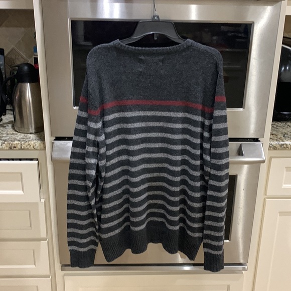 Urban Pipeline size XLARGE fits like 2X poly/wool/nylon/viscose sweater like new - Picture 6 of 15